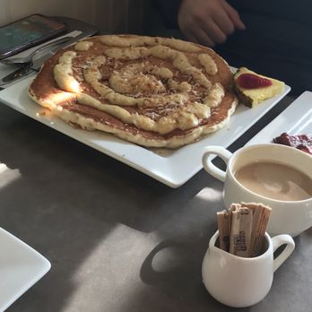Moena Café - Banana Chantilly Pancake - Cafes Near Me - Honolulu, Hawaii Moena Café - Banana Chantilly Pancake - Cafes Near Me - Honolulu, Hawaii