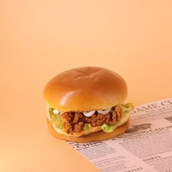 ICON Mediterranean - Spicy chicken sandwich