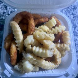 America’s Best Wings - Onion Ring French Fries