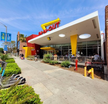 In-N-Out Burger by null