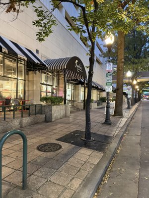 Amélie's Uptown | French Bakery & Cafe by null