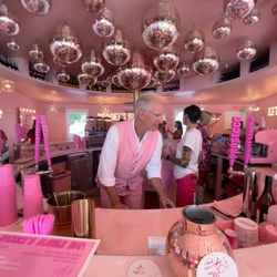 Brooke’s Bubble Bar - Pink, pink, pink! And BUBBBBBBLES on tap!