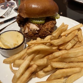 Kelsey's - Fried chicken sandwich - New American Near Me - Temecula, California