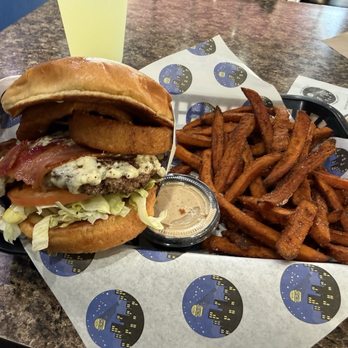 5th Street Burger & Fries - Burgers Near Me - Tempe, Arizona