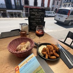 Café Ttipia - Calamari, bread, and sangria