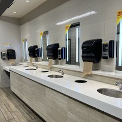 Love's Travel Stop - Women's restroom