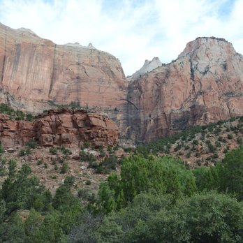 Pa'rus Trail - Mountain views on Pa'rus Trail - Hiking Near Me - Springdale, Utah