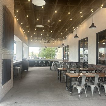 4 Rivers Smokehouse - Outside seating - Barbeque Near Me - Kissimmee, Florida 4 Rivers Smokehouse - Outside seating - Barbeque Near Me - Kissimmee, Florida