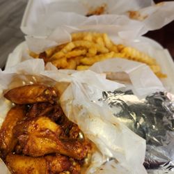 Q Wings - Wings and fries