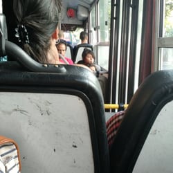 Línea 55 - Con bocha de suerte podés llegar a sentarte y que te claven carterazos en la cara, como pueden observar en el extremo inferior izquierdo.