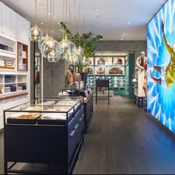 Suitsupply - Suitsupply is the destination for classic and contemporary sportswear and tailoring, offering a wide selection of suiting and casual attire.