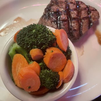 Texas Roadhouse - 8 oz Dallas filet w veggies - American Near Me - Memphis, Tennessee