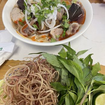 Huong Giang Restaurant - Vietnamese Near Me - Westminster, California