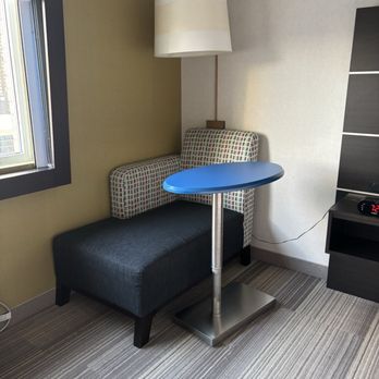 Holiday Inn Express - In room seating - Hotels Near Me - Windsor, Ontario Holiday Inn Express - In room seating - Hotels Near Me - Windsor, Ontario