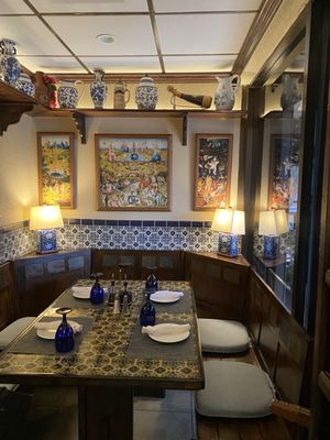 Descorche Restaurant & Wine Bar by null