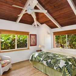 17 Palms Kauai - King bed in Meli Meli Cottage main bedroom w/super comfy bed