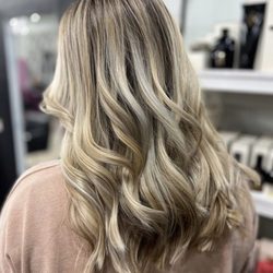 Hello Beautiful Salon - Stylist Gladys