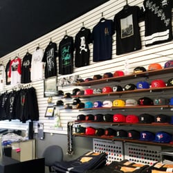 De La Calle Clothing - Opening the door to different styles...