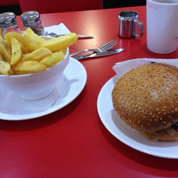 Eds Easy Diner - Classic burger with fries lunch on the go. Really tasty food excellent service and smiley helpful staff relaxing atmosphere - Diners Near Me - Brighton, BNH