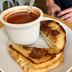 Bird's Nest Cafe - Grilled cheese and tomato soup