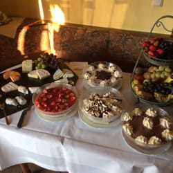 Restaurant Wolfshotel am Arendsee - Dessert und Käse auf dem Büffet
