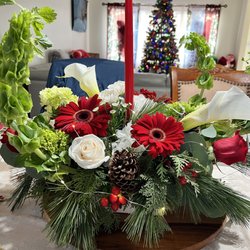 Numa's Florist - Holiday centerpiece