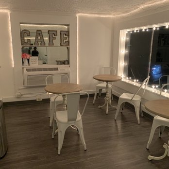Sweetz! - Sitting area (so cute!) - Desserts Near Me Sweetz! - Sitting area (so cute!) - Desserts Near Me