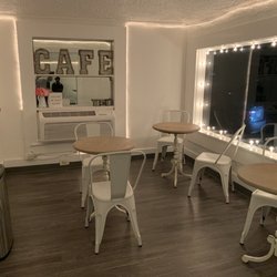 Sweetz! - Sitting area (so cute!)