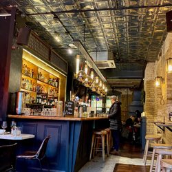 The Merchant - The bar area, charming!