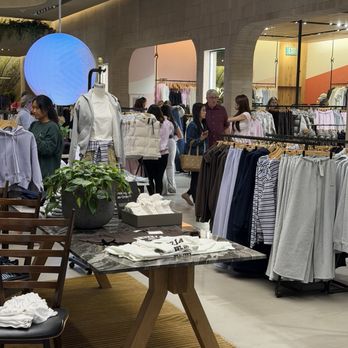 Aritzia - Women's Clothing Near Me - Boston, Massachusetts Aritzia - Women's Clothing Near Me - Boston, Massachusetts