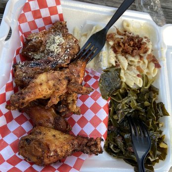 Munch Park - Wings, Mac and cheese with greens yum! - Food Court Near Me - Fredericksburg, Texas