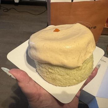 whaT’s More cake studio  - persimmon molten cake - Custom Cakes Near Me - Sunnyvale, California