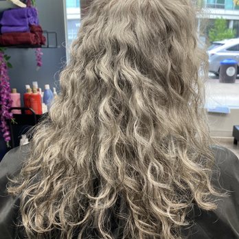 Hairbyhannahmoor - Long layers for beautiful silver curls - Blow Dry/Out Services Near Me - Evanston, Illinois Hairbyhannahmoor - Long layers for beautiful silver curls - Blow Dry/Out Services Near Me - Evanston, Illinois