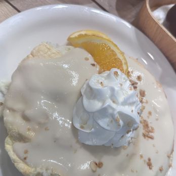 Aloha Kitchen - Hawaiian macadamia pancakes - Breakfast & Brunch Near Me - Honolulu, Hawaii