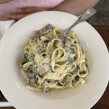 Fabiolus Cucina - Alfredo Fettuccine with sausage - Italian Near Me - Hollywood, California Fabiolus Cucina - Alfredo Fettuccine with sausage - Italian Near Me - Hollywood, California