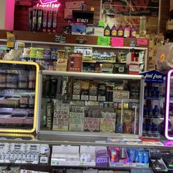 Daddy's Smoke Shop and More - Best smoke shop 10/10 they have everything you need