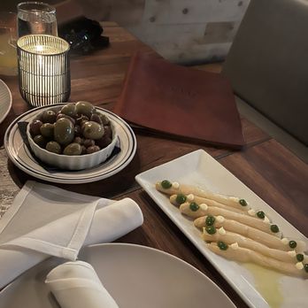 Sala Astoria - Espárragos Blancos $15 (vegan) - Spanish Near Me - Astoria, New York