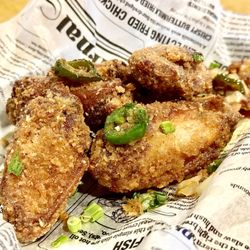 Yerlo Karaoke & Bar Lounge - FANTASTIC CHICKEN WINGS!!!