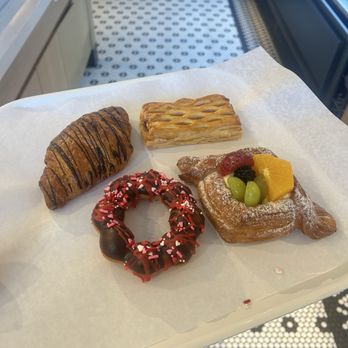 Paris Baguette - Patisserie/Cake Shop Near Me - Pittsburgh, Pennsylvania Paris Baguette - Patisserie/Cake Shop Near Me - Pittsburgh, Pennsylvania