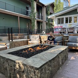 Huff House Inn and Cabins - Common area-peaceful and relaxing