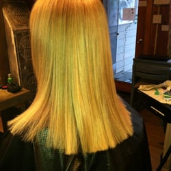 Tahoe Cutting - Smoothing treatment on curly hair