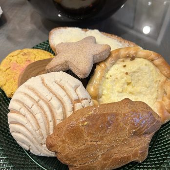 Mexico Lindo Bakery - Pan Dulce - Concha, marranitos and a few other goodies! - Bakeries Near Me - Rosharon, Texas