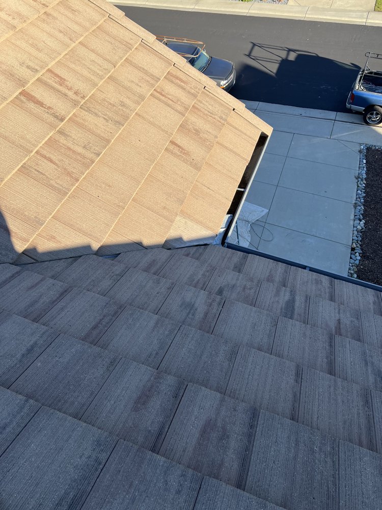 Slide of Del Rio's Roofing