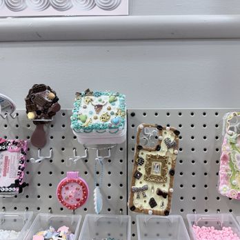 Momoka's - These are samples of some decorated items, mirror, brush, cell phone case, jewelry boxes and more - Kids Activities Near Me - Lake Jackson, Texas