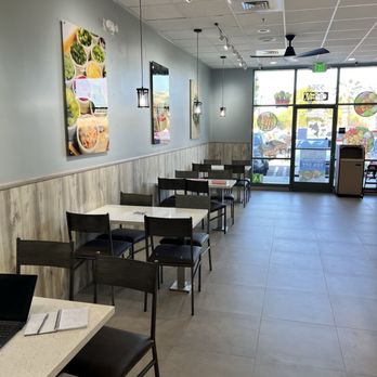 Ahipoki - Seating area - Seafood Near Me - Hawthorne, California