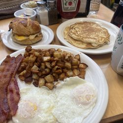 Busy Bee Cafe - Breakfast platter and a sausage and egg croissant