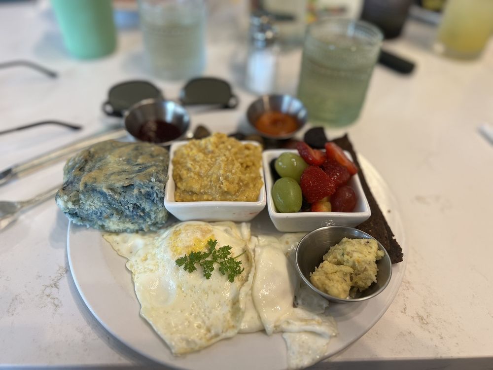 Social spots from Flora Jean's