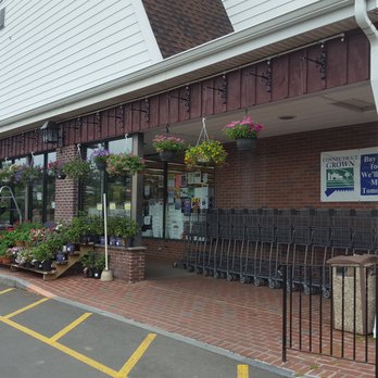 Highland Park Market - Main Entrance - Grocery Near Me - Manchester, Connecticut
