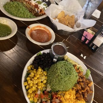 El Vecino - Charley's Choice & El Cuenco salad bowl - Tex-Mex Near Me - Dallas, Texas