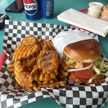 Carlitos Crispn Chicken & Bar - Chicken Shop Near Me - Salinas, California